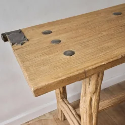 Table Crestmoore